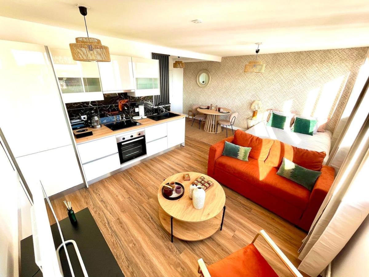 Cozy With Parking And Panoramic Views!